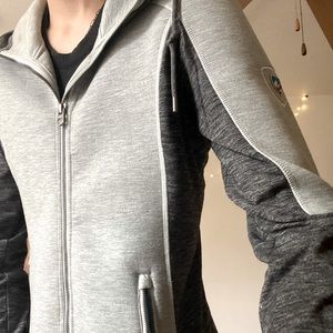 Kuhl women’s zip up jacket Grey Size Small